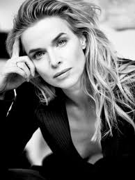 How tall is Thekla Reuten?